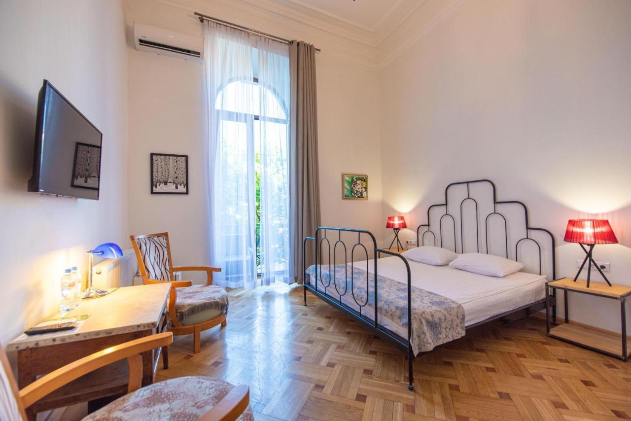 Rustaveli Hotel Tbilisi Buitenkant foto
