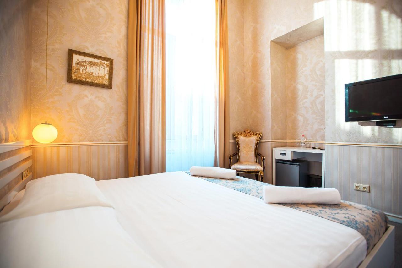 Rustaveli Hotel Tbilisi Buitenkant foto