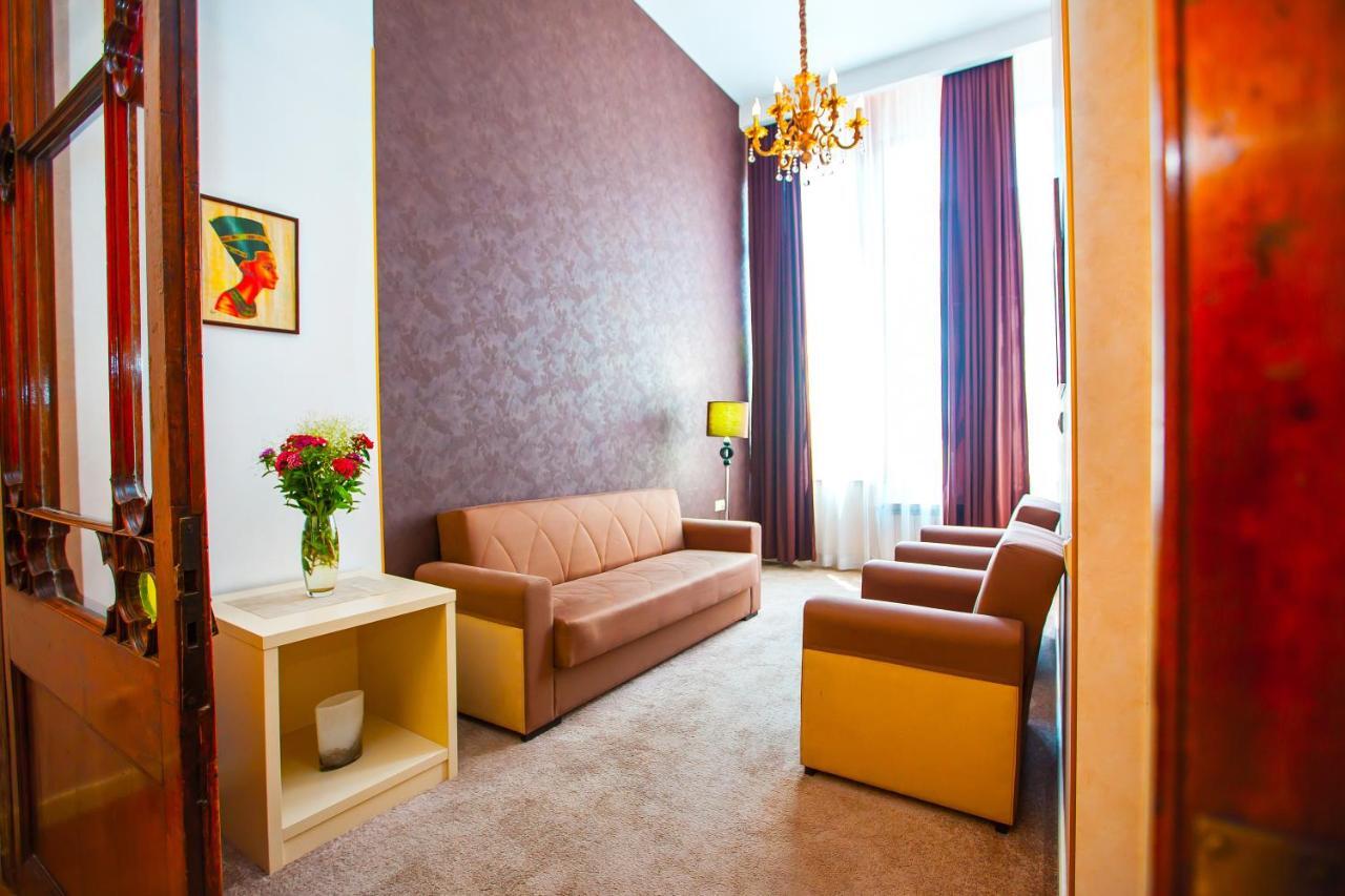 Rustaveli Hotel Tbilisi Buitenkant foto