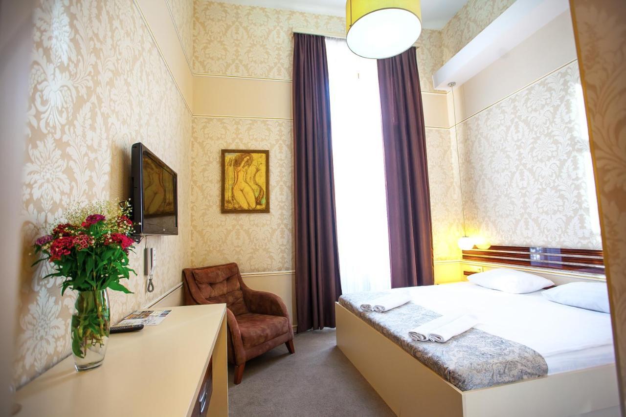 Rustaveli Hotel Tbilisi Buitenkant foto